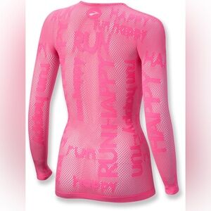 BROOKS Women’s Equilibrium Base Layer in Hot Pink